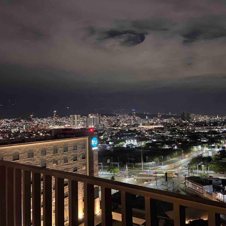 Bonito Depto. Frente Arena Mty - Apartamento - 38