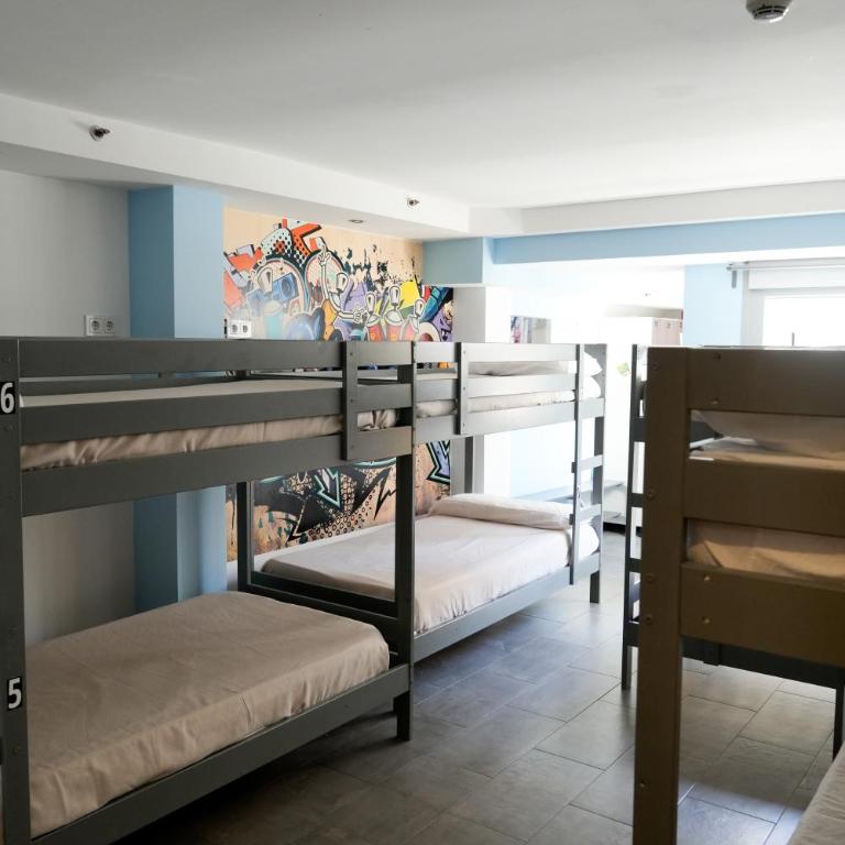NEW ART BEACH HOSTEL- Albergue Juvenil - Cama Individual en habitación compartida masculina - 1