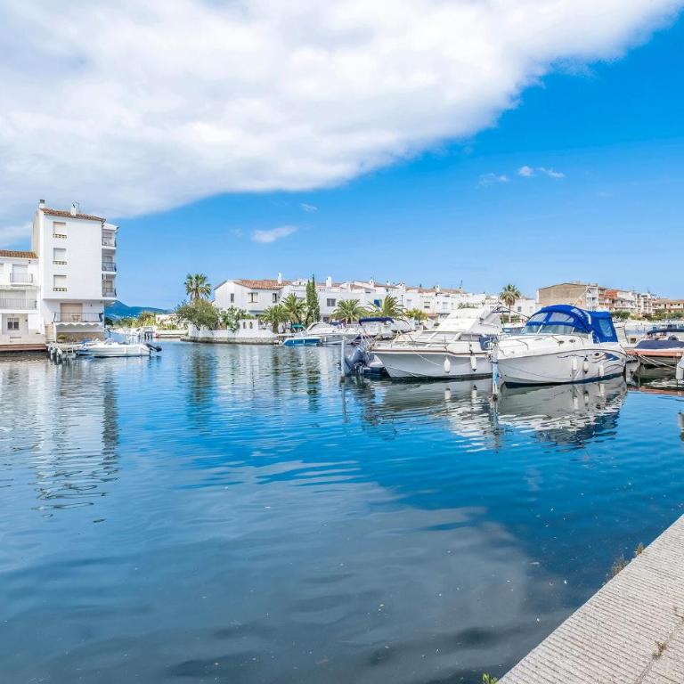 1 Bedroom Nice Apartment In Empuriabrava - Apartamento de 1 dormitorio - 9