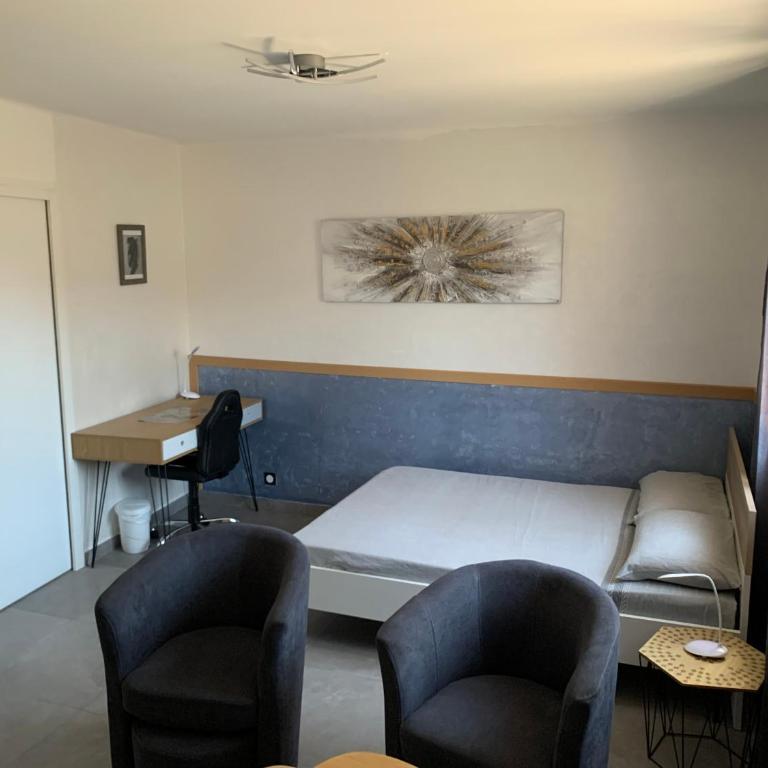 Grand studio très agréable avec bar, cuisine et terrasse - Apartamento de 1 dormitorio - 3