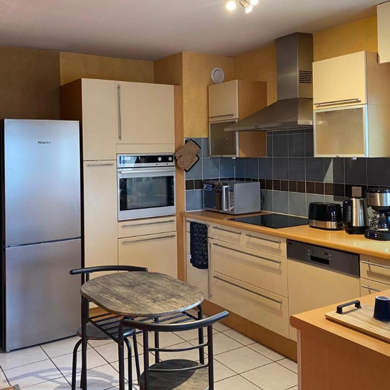 Appartement lumineux, 80m2, au calme, 10mn à pieds de la plage - Appartement 2 Chambres - 3