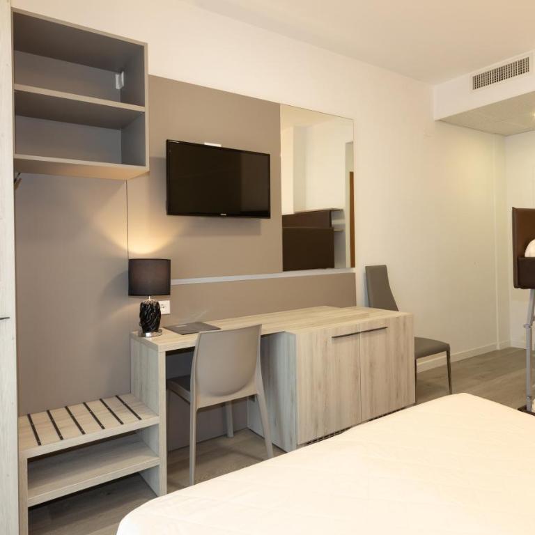Hotel & Aparthotel Carinthia S - Camera Matrimoniale/Doppia con Letti Singoli con Letto Supplementare - 1
