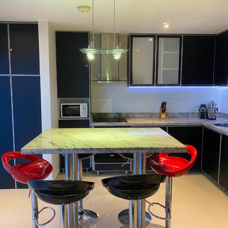 Sunshine 503 Beautiful SeaView 2Beds2bath w AC front Beach - Two-Bedroom Apartment - 3