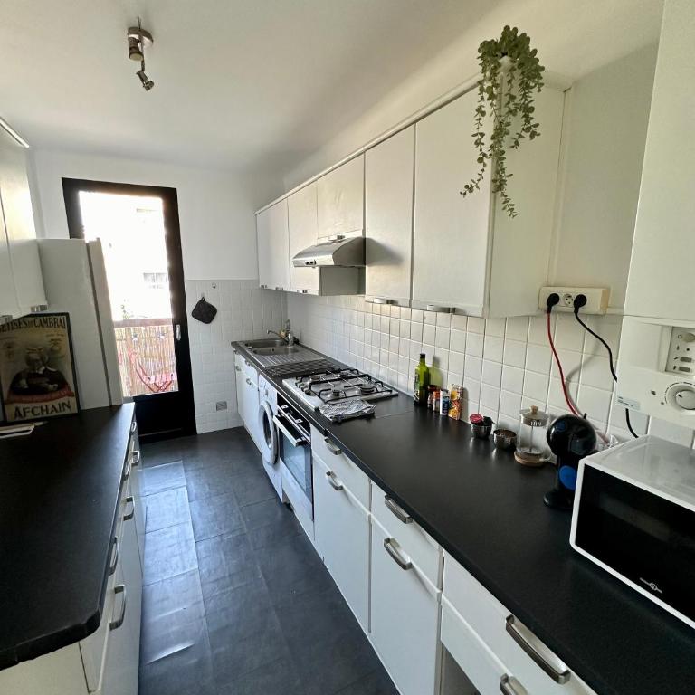 T2 60m2, Centre Ville, Parking Gratuit, Terrasse, Proche Tram, à seulement 15mn des Plages - One-Bedroom Apartment - 16