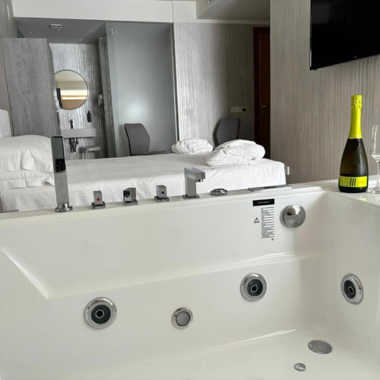 Catania Sea Palace Hotel - Suite con Vasca Idromassaggio - 1