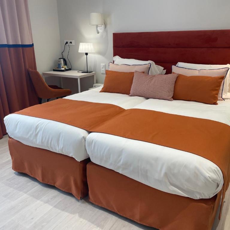 Kyriad Saumur Hyper Centre Hôtel, Appartements, Séminaires et SPA soins Sothys Paris - Chambre Double Supérieure - 14