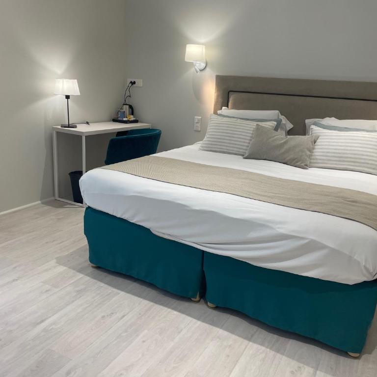 Kyriad Saumur Hyper Centre Hôtel, Appartements, Séminaires et SPA soins Sothys Paris - Chambre Double Supérieure - 9