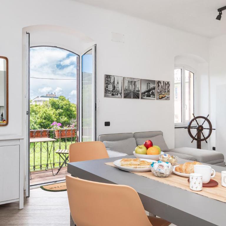 Spacious 3-Bedroom Apartment - 10 Min to City Center & 5 Min to Gaslini Hospital by car - Appartamento con 3 Camere da Letto - 4