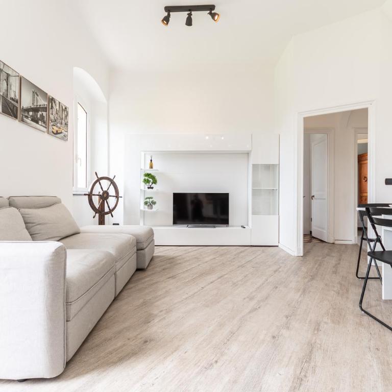 Spacious 3-Bedroom Apartment - 10 Min to City Center & 5 Min to Gaslini Hospital by car - Appartamento con 3 Camere da Letto - 10