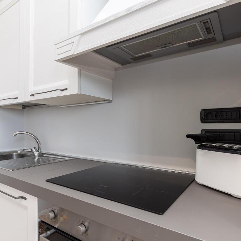 Spacious 3-Bedroom Apartment - 10 Min to City Center & 5 Min to Gaslini Hospital by car - Appartamento con 3 Camere da Letto - 6