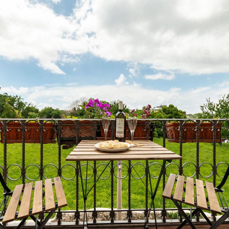 Spacious 3-Bedroom Apartment - 10 Min to City Center & 5 Min to Gaslini Hospital by car - Appartamento con 3 Camere da Letto - 2