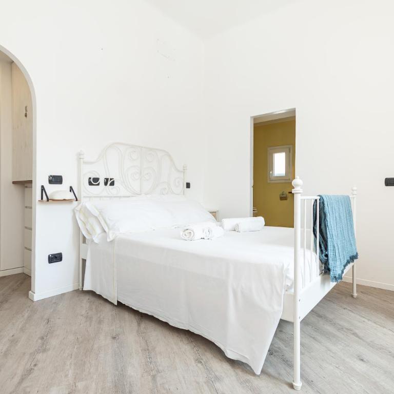Spacious 3-Bedroom Apartment - 10 Min to City Center & 5 Min to Gaslini Hospital by car - Appartamento con 3 Camere da Letto - 36