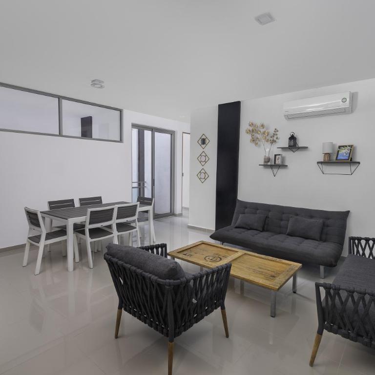 Angelina 28 Beachfront and Family Apartments - Modern and Relaxing Long Stays - 20 min from Cancun Airport - Two-Bedroom Apartment with Garden View - 2