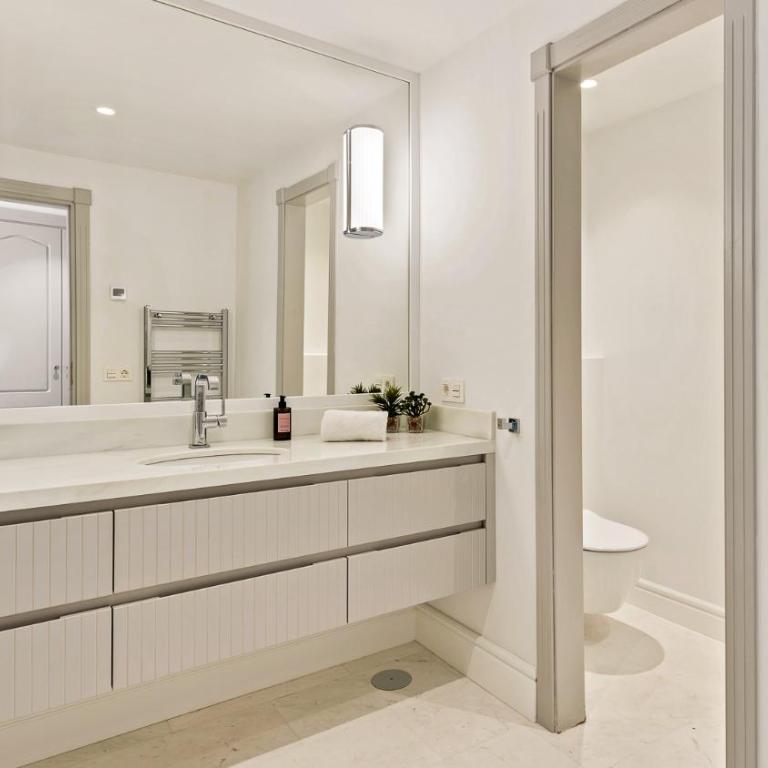 Prime Location, Priv Terrace, Steps from The Beach - Apartamento - 7