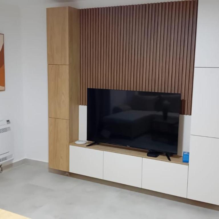 Square Point Apartments - One-Bedroom Apartment with Pool View - 2