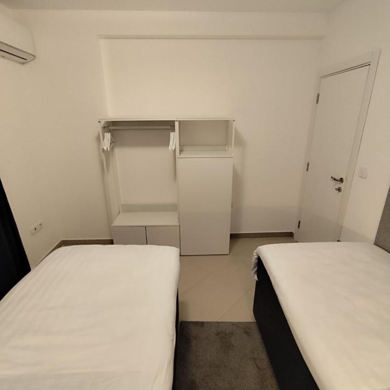 Lucky Studios - Two-Bedroom Apartment - 6