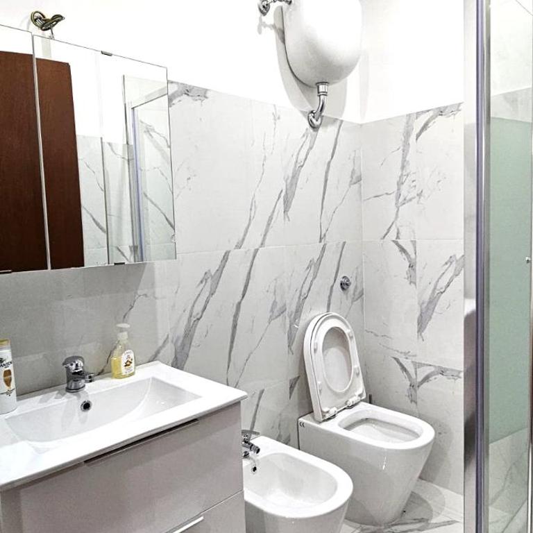 VATICAN ERA Guest House - Camera Familiare con Bagno in Comune - 8