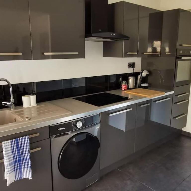 Spacieux 2 pièces avec terrasse, clim et parking - Appartement 1 Chambre - 14