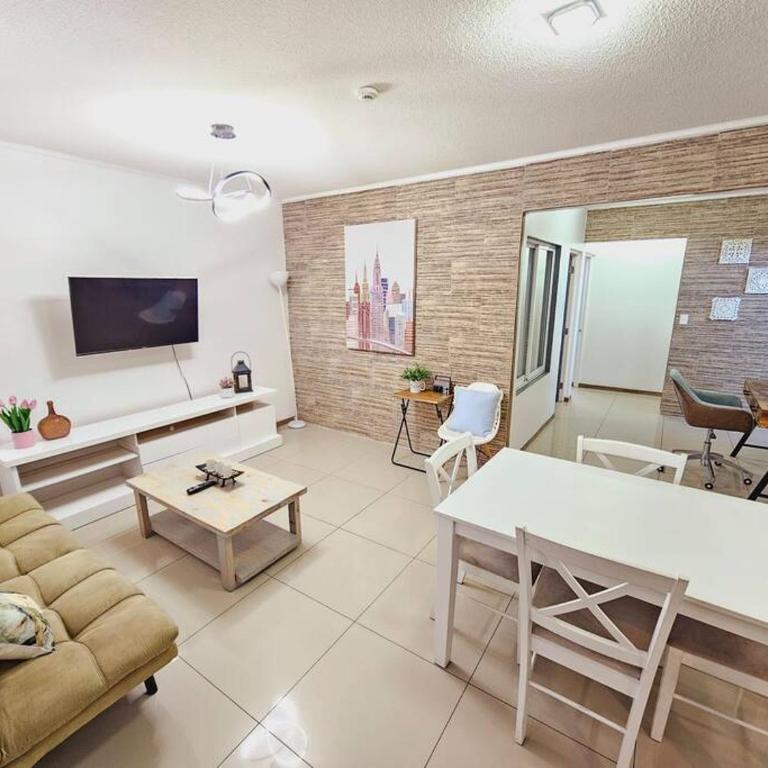 Apartamentos y Habitaciones Privadas Automatizados - Three-Bedroom Apartment - 1