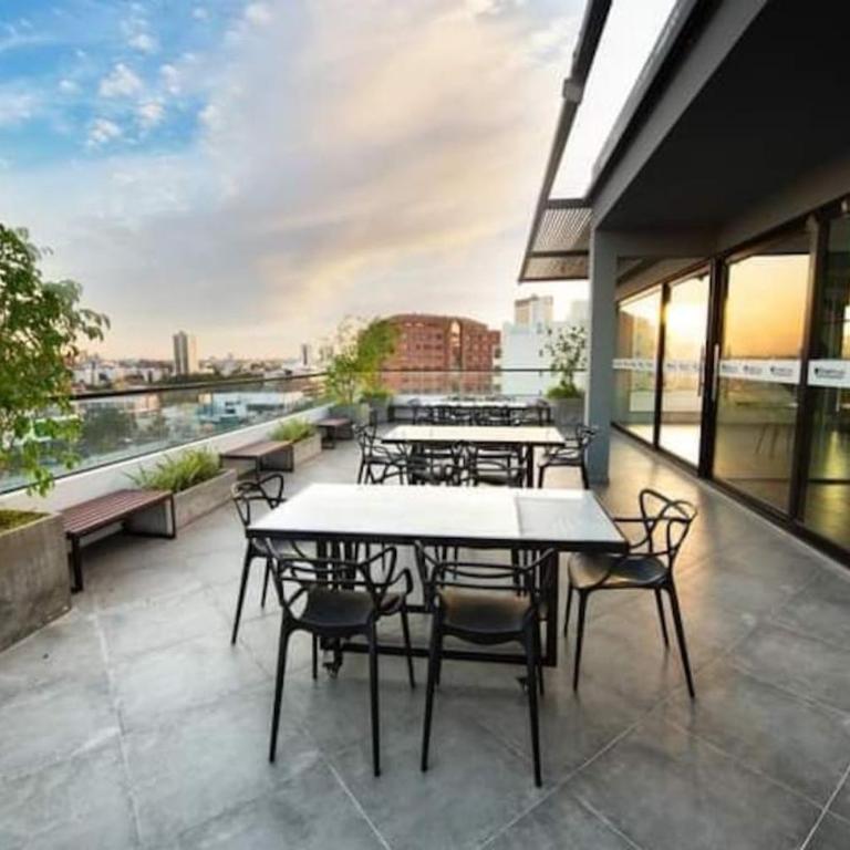 Hermoso Estudio full amenities en equipetrol - One-Bedroom Apartment - 13