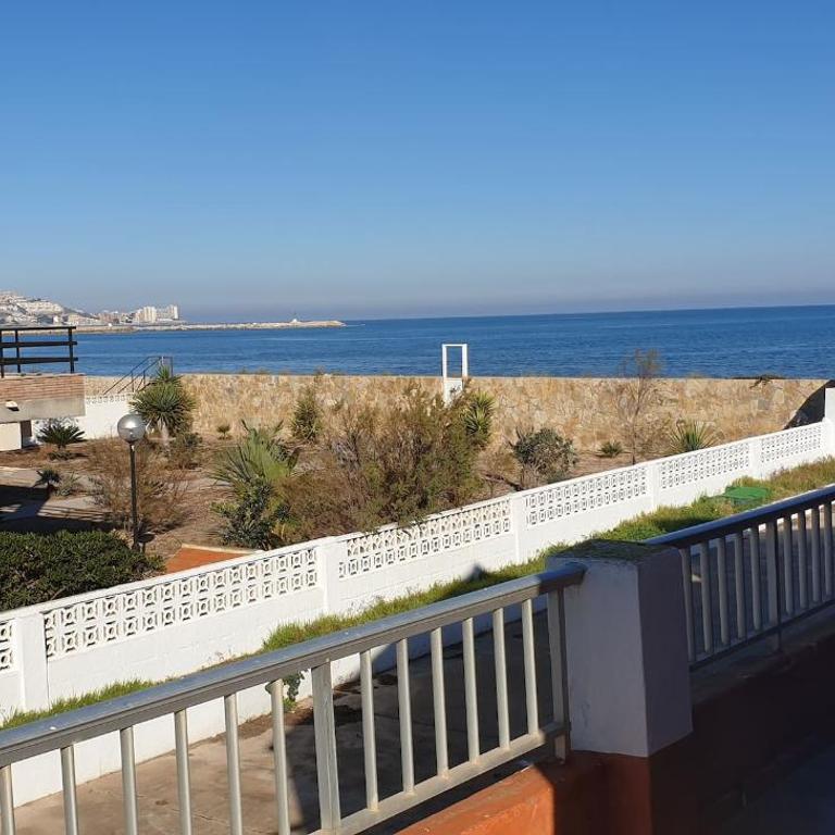 Vacansis Habitaciones Privada en una Villa a un paso del Mar en Cullera - Basic Triple Room with Shared Bathroom - 1