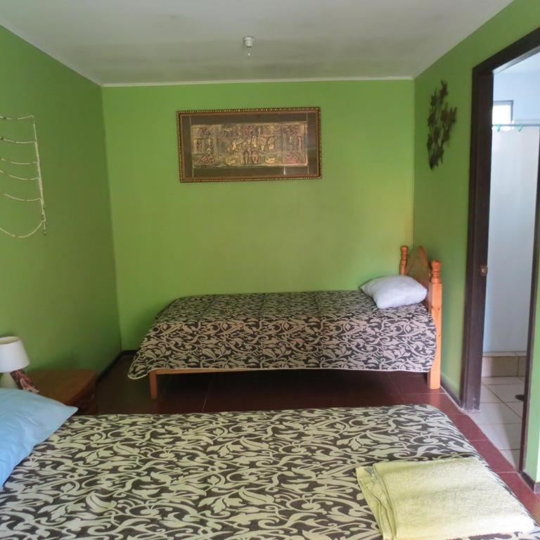ERICA PAKARATi ROOMS RAPÀ NUI - Habitación Triple con vistas al jardín - 2