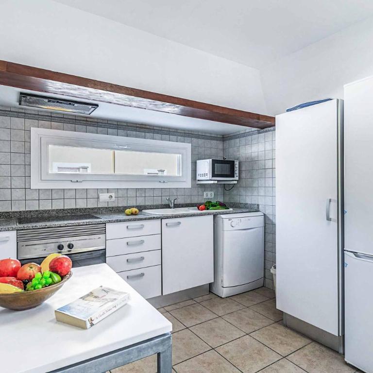 Villa Monsy 2 - Three-Bedroom Villa - 14
