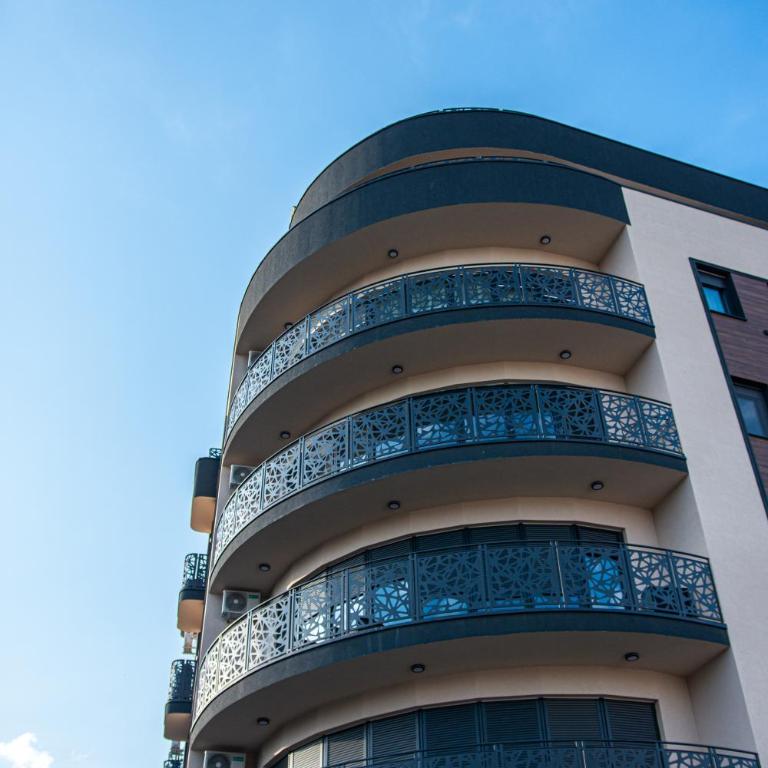 Exclusive 1 Apartment - Three-Bedroom Apartment - 10