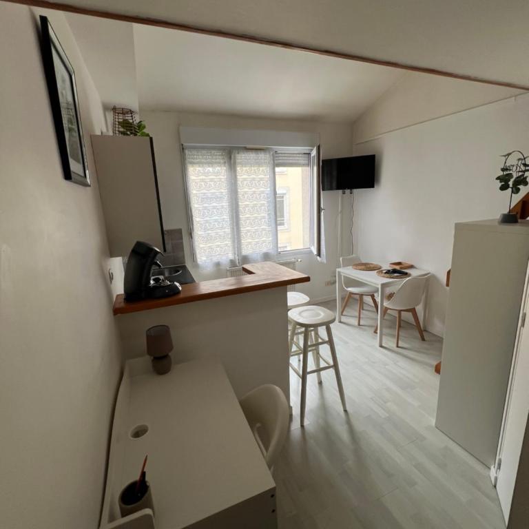 Studio meublé proche centre et gare - Apartment mit 1 Schlafzimmer - 8