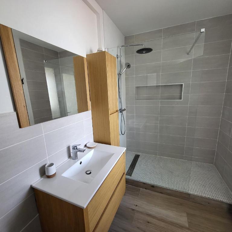 Appartement 2 chambres avec terrasse et garage privatif proche plage - FR-1-92-940 - Apartment - 5