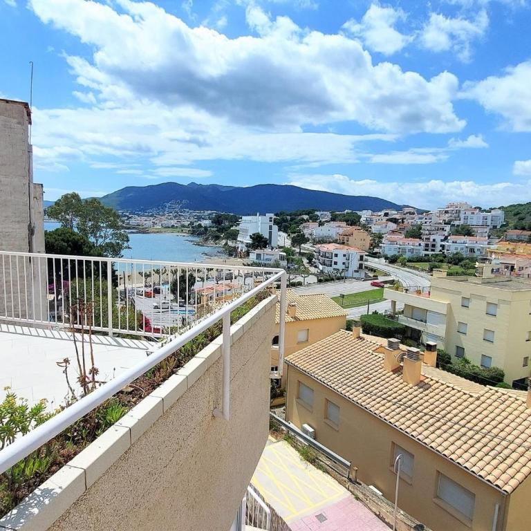 Ático en Grifeu, Llançà: Terraza, Playa a 100m, 1 Habitación, Admite Mascotas - ES-170-91 - Apartamento - 2