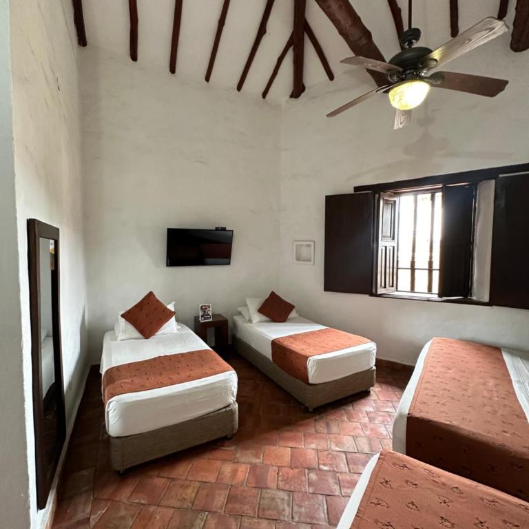 Hotel Hicasua y Centro de Convenciones - Habitación cuádruple - 3