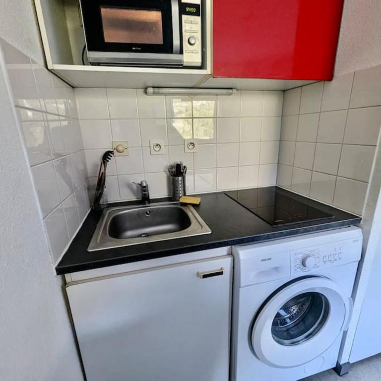 Studio 105 - Calme & Tout Equipé avec Parking Gratuit - One-Bedroom Apartment - 4