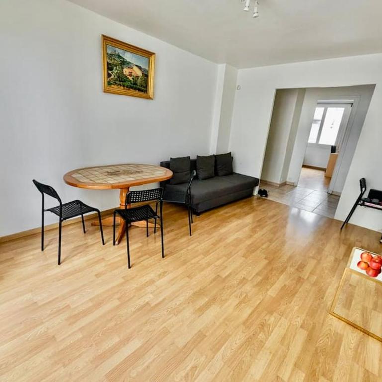 Chambre au Cœur Grenoble - Calme & Tout Equipé avec WIFI - One-Bedroom Apartment - 2