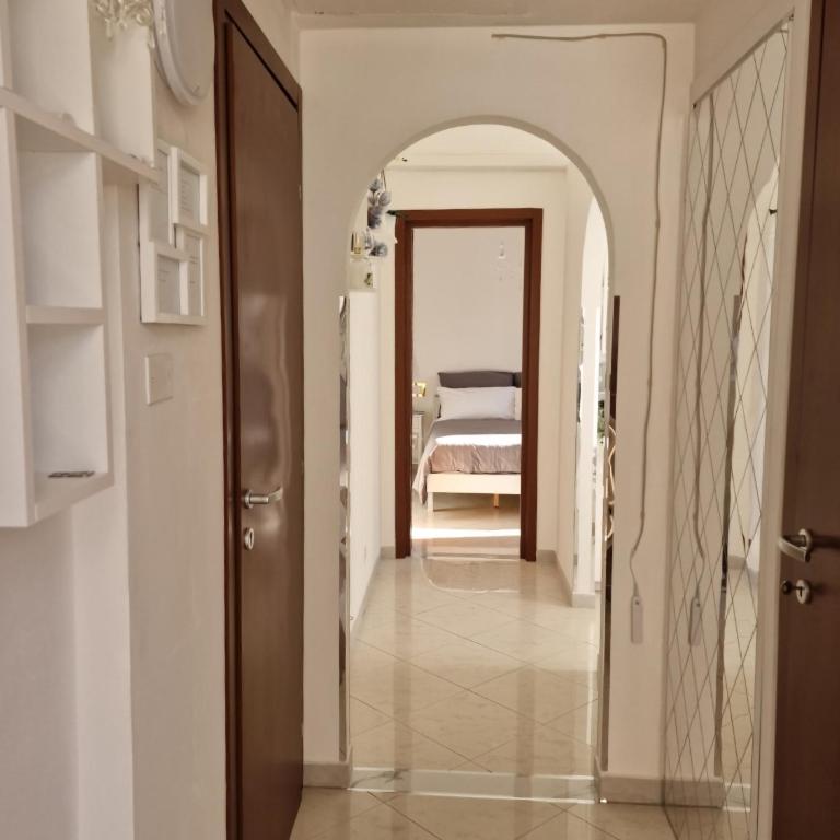 Cinzia's House of Mirrors - One-Bedroom Apartment - 4