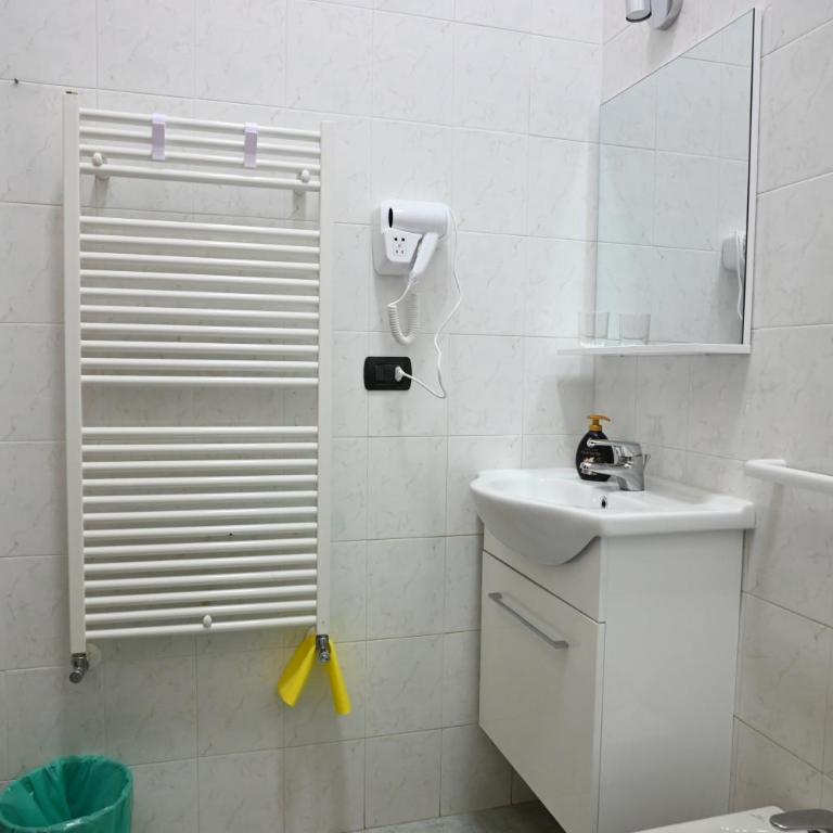 Villa San Giuseppe Brindisi - Camera Matrimoniale con Bagno Privato - 6