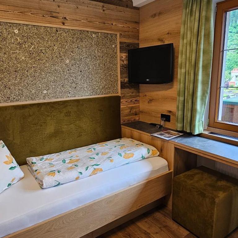 Hotel-Garni Pramstraller - Einzelzimmer mit Balkon - 2