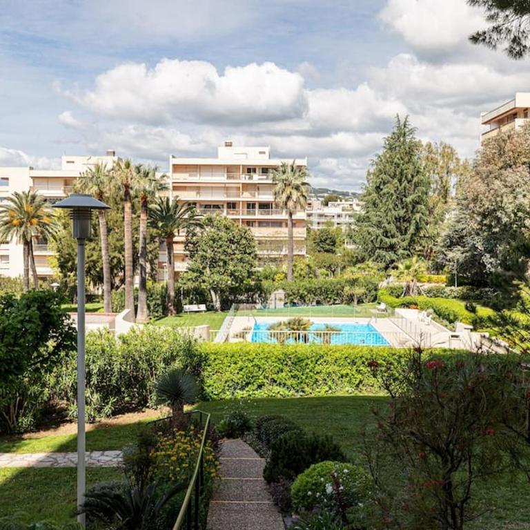 Elegant 2 Bed Apt with Pool in Juan Les Pins - Apartment mit 2 Schlafzimmern - 7