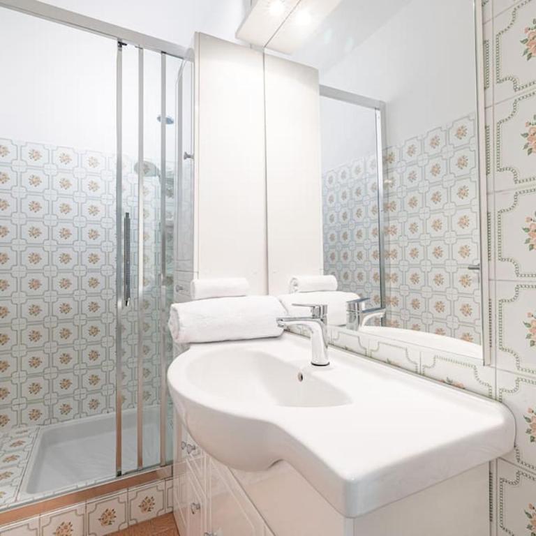 Elegant 2 Bed Apt with Pool in Juan Les Pins - Apartment mit 2 Schlafzimmern - 48