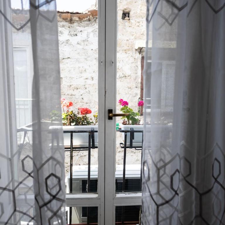Noble Suite - Two-Bedroom House - 8
