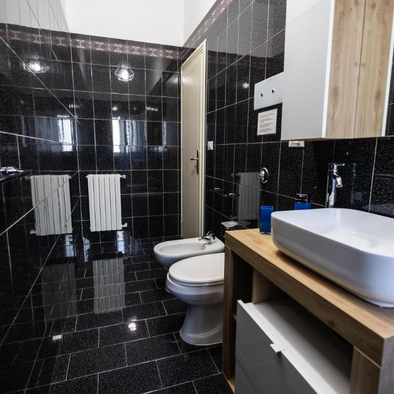 Noble Suite - Two-Bedroom House - 65