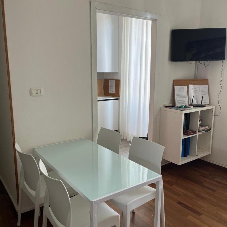 GUEST HOUSE GIL - ROME Colosseum Area - Suite con 2 Camere da Letto - 2