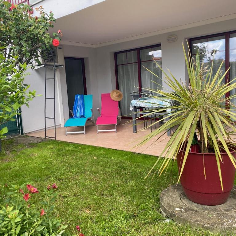Appartement de charme T3 avec petit jardin et parking - Two-Bedroom Apartment - 2