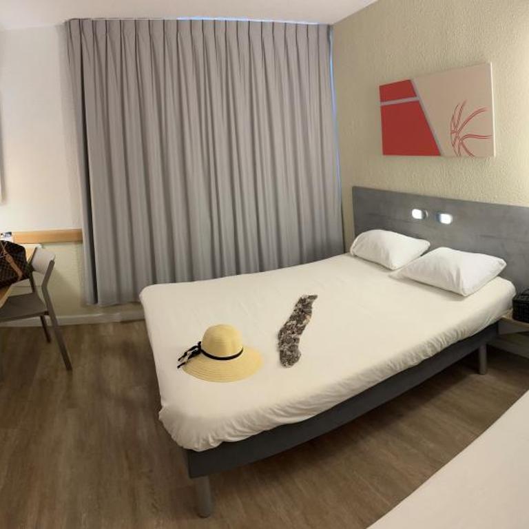 Ibis Budget Fréjus St Raphaël centre plages gare TGV - Chambre Triple Standard - 10