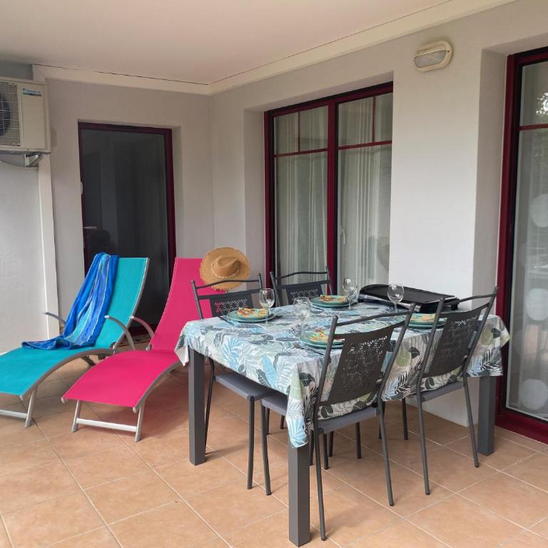 Appartement de charme T3 avec petit jardin et parking - Two-Bedroom Apartment - 8