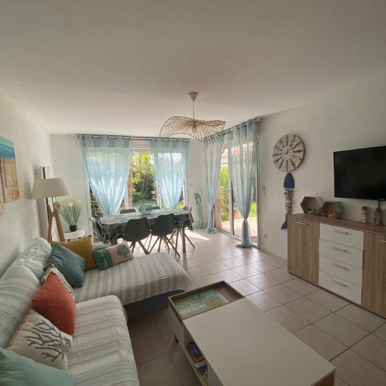 Appartement de charme T3 avec petit jardin et parking - Two-Bedroom Apartment - 9