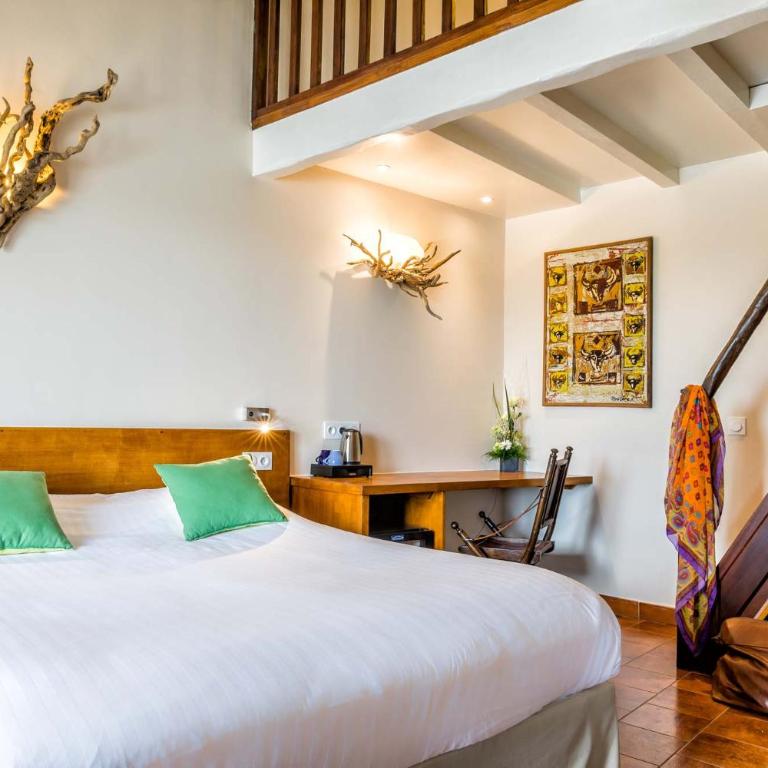 Les Bains Gardians - Chambre Familiale - Massouscles - 2