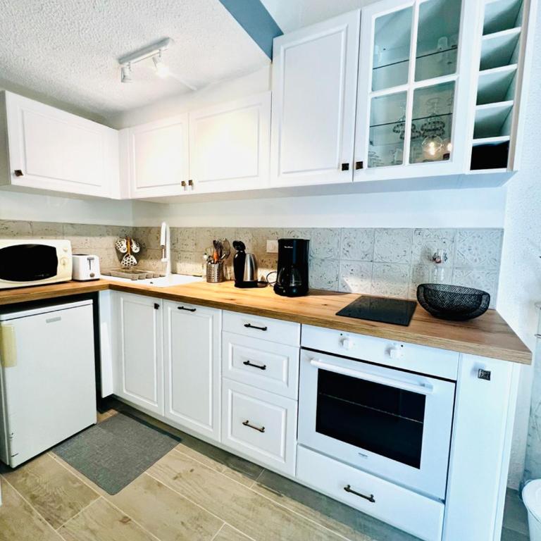 Renovated 2 bedroom duplex apartment in the center of Antibes - Appartement - 4