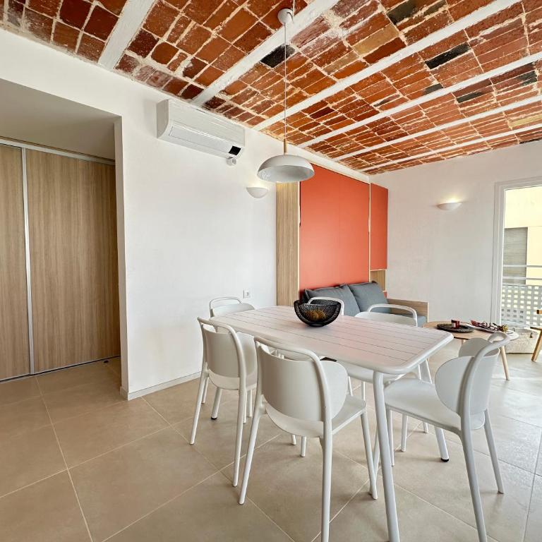 Agi Arago Apartments - Two-Bedroom Apartment - 11