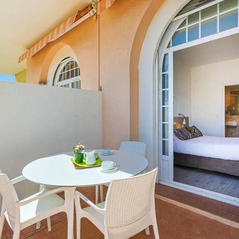 Logis Hotel l'Esterella - Chambre Double Supérieure - Vue sur Mer - 2